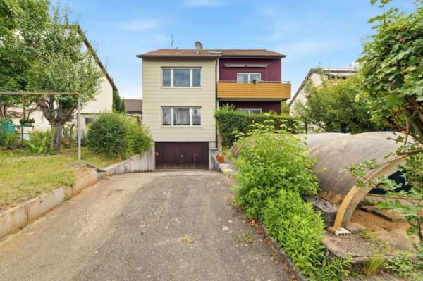 Immobilie in Neuhausen auf den Fildern - Großzügig & vielseitig – Gepflegtes Zweifamilienhaus mit Balkonen, Garten und Garage - Bild 0