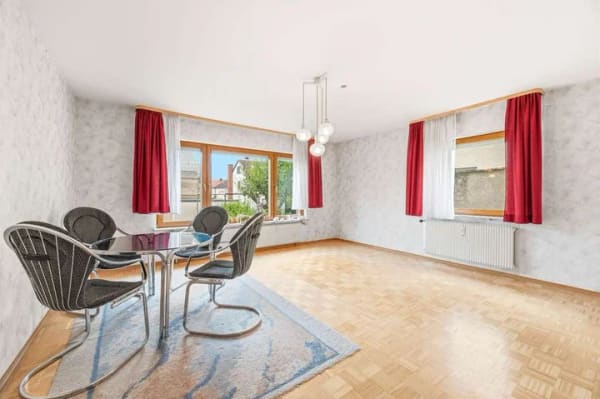 Immobilie in Neuhausen auf den Fildern - Großzügig & vielseitig – Gepflegtes Zweifamilienhaus mit Balkonen, Garten und Garage - Bild 3