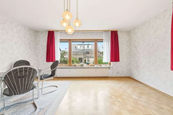 Immobilie in Neuhausen auf den Fildern - Großzügig & vielseitig – Gepflegtes Zweifamilienhaus mit Balkonen, Garten und Garage - Bild 4