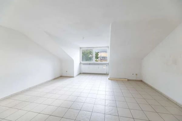 Immobilie in Hallstadt - Attraktive 3-Zimmer-Dachgeschosswohnung in Hallstadt – sofort bezugsfertig - Bild 0