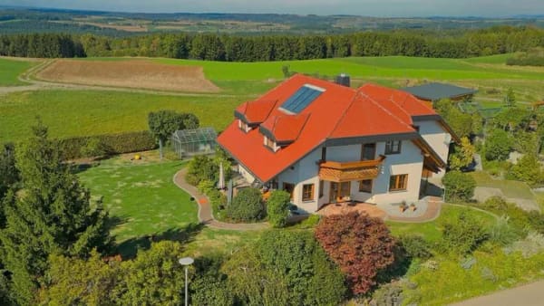 Immobilie in Wutach - Repräsentatives A+ Landhaus mit ELW auf parkähnlichem Grundstück - Bild 0