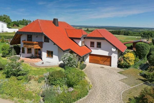 Immobilie in Wutach - Repräsentatives A+ Landhaus mit ELW auf parkähnlichem Grundstück - Bild 1
