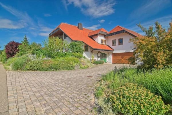 Immobilie in Wutach - Repräsentatives A+ Landhaus mit ELW auf parkähnlichem Grundstück - Bild 2