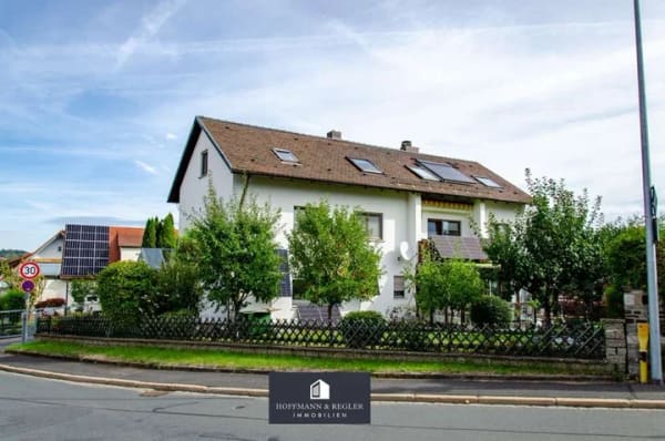 Immobilie in Sulzbach-Rosenberg - Zweifamilienhaus mit modernisierter Wohnung und vielseitigem Raumangebot, 236 m² Wohnfläche - Bild 0
