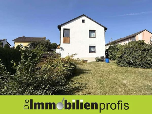 Immobilie in Naila - Doppelhaushälfte mit Garten und 3 Garagen in Naila - Bild 0