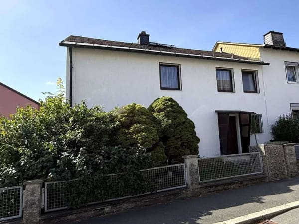 Immobilie in Naila - Doppelhaushälfte mit Garten und 3 Garagen in Naila - Bild 3