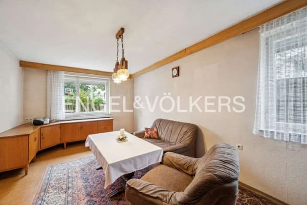 Immobilie in Wemding - Charmantes Einfamilienhaus mit Potenzial in zentraler Lage von Wemding - Bild 2
