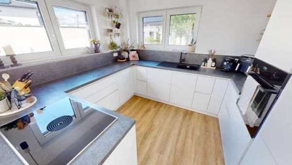 Immobilie in Obersontheim - Wohnen mit Freiraum & Perspektive – großzügige Erdgeschosswohnung mit Garten und Einliegerwohnung - Bild 2