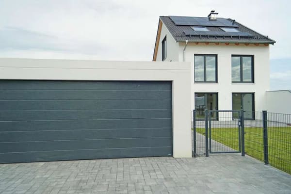 Immobilie in Bergkirchen - Exklusive Neubau-Doppelhaushälfte mit 602 m² Grundstück, Studio und modernster Haustechnik - Bild 1