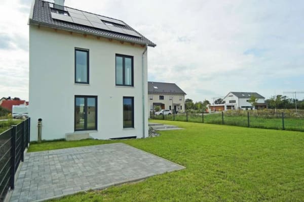 Immobilie in Bergkirchen - Exklusive Neubau-Doppelhaushälfte mit 602 m² Grundstück, Studio und modernster Haustechnik - Bild 2