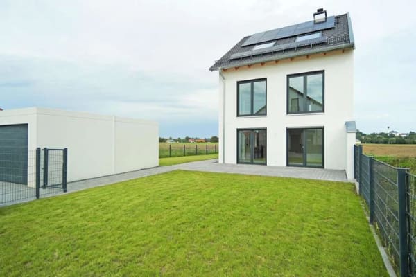 Immobilie in Bergkirchen - Exklusive Neubau-Doppelhaushälfte mit 602 m² Grundstück, Studio und modernster Haustechnik - Bild 3