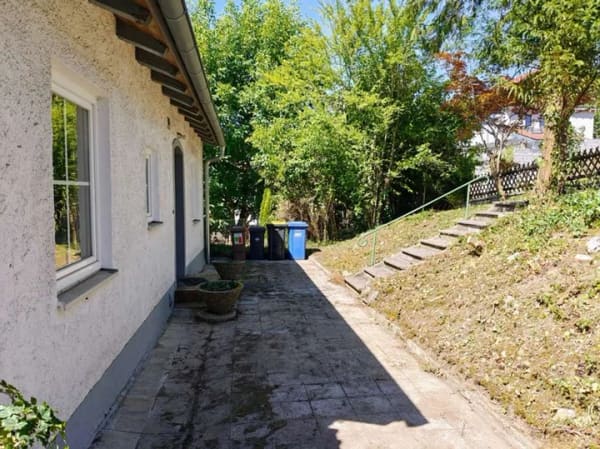 Immobilie in Pfarrkirchen - Renovierungsbedürftiges Wohnhaus mit Weitblick nahe Schulzentrum in der Kreisstadt Pfarrkirchen - Bild 2