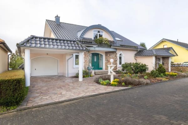 Immobilie in Breitscheid - Besonders wohnen mit Weitblick, Pool und Sauna - Solar-Anlage und Speicher - TOP - Bild 3