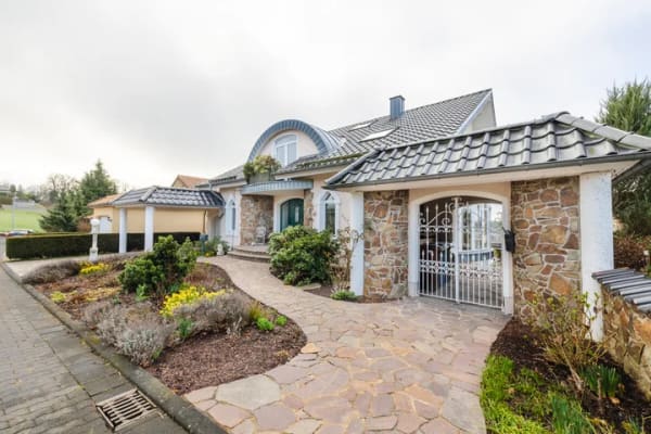 Immobilie in Breitscheid - Besonders wohnen mit Weitblick, Pool und Sauna - Solar-Anlage und Speicher - TOP - Bild 4