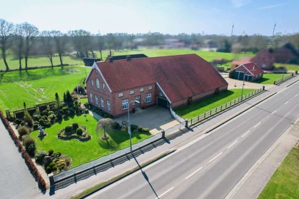 Immobilie in Großefehn - Historisches Bauernhaus mit großem Grundstück und vielfältigen Nutzungsmöglichkeiten - Bild 1