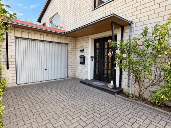 Immobilie in Kirchlinteln - Direkt in Kirchlinteln! Großzügiges Einfamilienhaus mit separater Einliegerwohnung - Bild 2