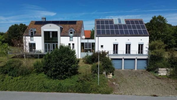 Immobilie in Lauterhofen - Wohnen. Leben. Arbeiten.
Architektenhaus für Freiberufler & Dienstleister!   
   Lauterhofen - ... - Bild 1