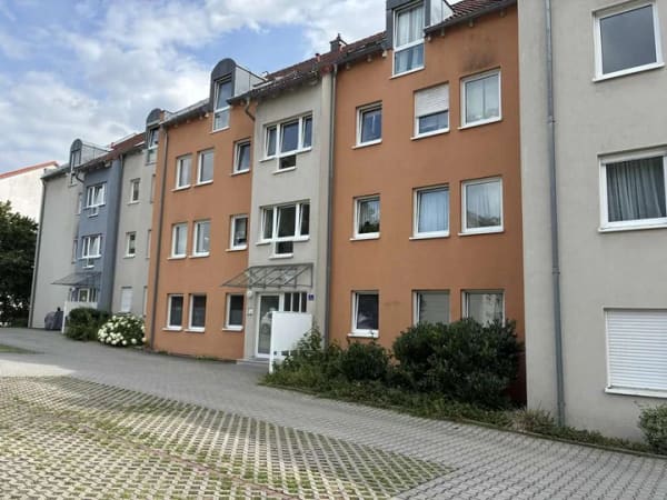 Immobilie in Neustadt an der Waldnaab - Gepflegtes 1-Zimmer-Dachgeschoss-Apartment mit Stellplatz in Neustadt/WN zu verkaufen! - Bild 0