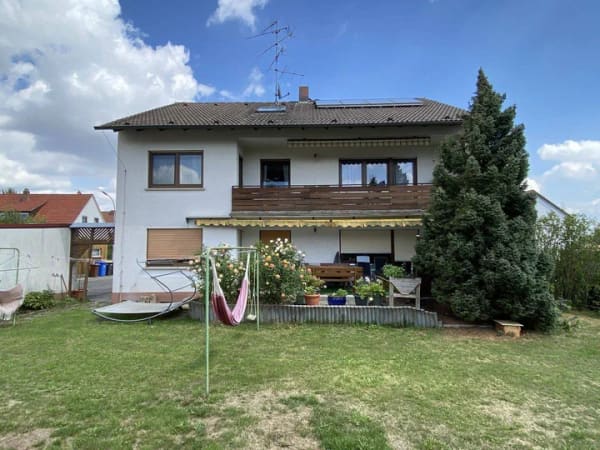 Immobilie in Uehlfeld - Gepflegtes Mehrfamilienhaus mit Doppelgarage und großem Grundstück! - Bild 0