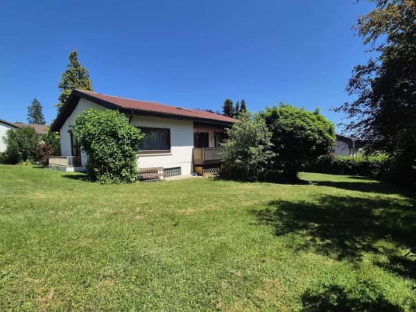 Immobilie in Hattenhofen - Großzügiges Einfamilienhaus in Top-Wohnlage - Bild 1