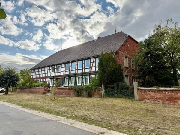 Immobilie in Lemgow - Historischer Dreiseitenhof mit Baugenehmigung für Wohnen & Gästebetrieb am Grünen Band - Bild 1