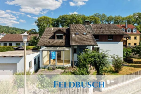 Immobilie in Neumarkt in der Oberpfalz - Zweifamilienhaus mit vermietbarer Einliegerwohnung & großem Potenzial - Bild 0