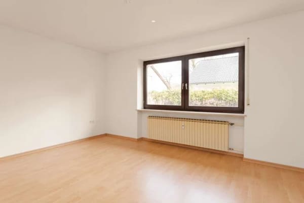 Immobilie in Neumarkt in der Oberpfalz - Zweifamilienhaus mit vermietbarer Einliegerwohnung & großem Potenzial - Bild 3
