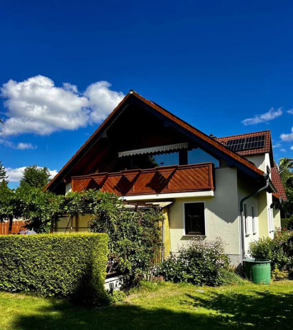 Immobilie in Ebersbach-Neugersdorf - Wohnen & Arbeiten unter einem Dach – Einfamilienhaus mit Gewerbeeinheit | 2 Garagen mit direktem Hau - Bild 0