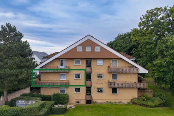 Immobilie in Malente - Attraktive 2-Zimmer-Wohnung mit großem Eck-Balkon in ruhiger Wohnlage - Bild 0