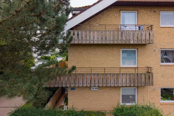 Immobilie in Malente - Attraktive 2-Zimmer-Wohnung mit großem Eck-Balkon in ruhiger Wohnlage - Bild 1