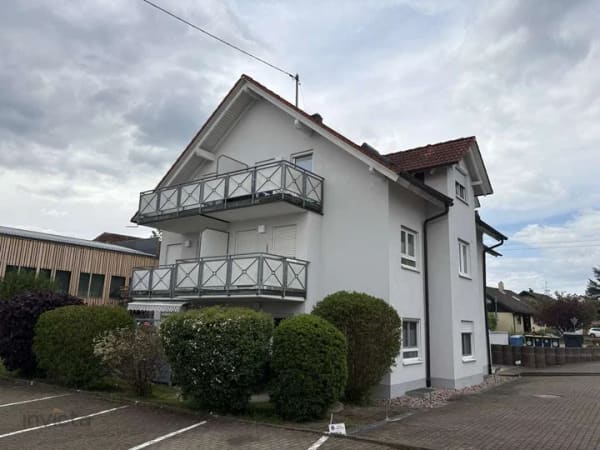 Immobilie in Aldingen - Charmante Dachgeschosswohnung mit Balkon, Abstellraum & TG-Stellplatz in Aixheim - Bild 1