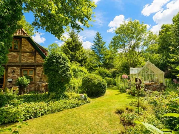 Immobilie in Karlsburg - Wo Haus und Garten eins werden – ein Anwesen voller Idylle und Charakter - Bild 1