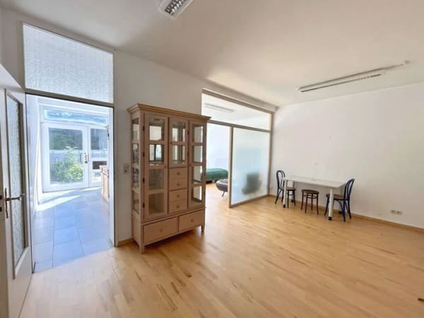 Immobilie in Berg - Berg: Außergewöhnliche 2,5-Zimmer-Hanggeschosswohnung mit eigenem Grundstück und Pool - Bild 3