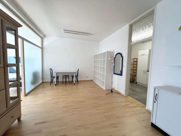 Immobilie in Berg - Berg: Außergewöhnliche 2,5-Zimmer-Hanggeschosswohnung mit eigenem Grundstück und Pool - Bild 4