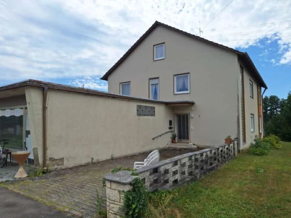 Immobilie in Altenmünster - Zweifamilienhaus mit vielseitigem Nutzungspotenzial - Bild 2