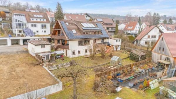 Immobilie in Ostelsheim - Zukunftssicher Wohnen in Ostelsheim: Gepflegtes Zweifamilienhaus mit neuer PV-Anlage & Wallbox - Bild 1