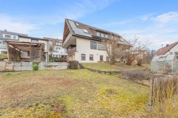 Immobilie in Ostelsheim - Zukunftssicher Wohnen in Ostelsheim: Gepflegtes Zweifamilienhaus mit neuer PV-Anlage & Wallbox - Bild 2