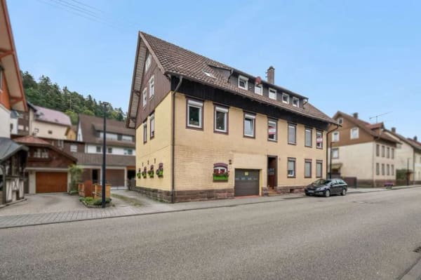 Immobilie in Höfen an der Enz - Klein, fein, voller Charakter – 2-Zimmer-Wohnung mit Charme - Bild 0