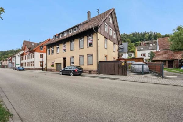 Immobilie in Höfen an der Enz - Klein, fein, voller Charakter – 2-Zimmer-Wohnung mit Charme - Bild 1