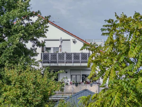 Immobilie in Nuthetal - Geräumige 3-Zimmer-Dachgeschosswohnung mit zwei Balkonen - Bild 2