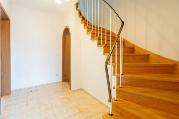 Immobilie in Rückersdorf - Mit wenig Handgriffen zum neuen Zuhause - RMH auf drei Ebenen mit Garage - Bild 1