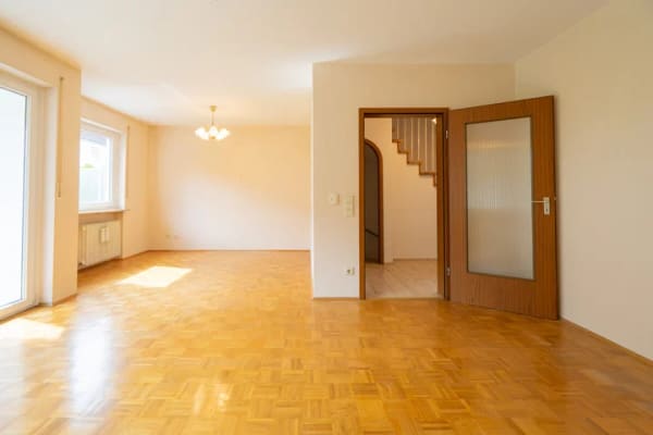 Immobilie in Rückersdorf - Mit wenig Handgriffen zum neuen Zuhause - RMH auf drei Ebenen mit Garage - Bild 3