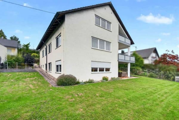 Immobilie in Neu-Ulm - Neu-Ulm/Holzschwang; großes Dreifamilienhaus mit freier Hauptwohnung! - Bild 2