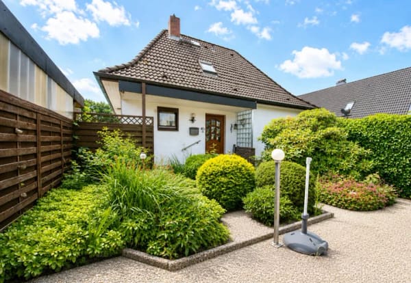 Immobilie in Erfde - Ruhig und familienfreundlich gelegen mit großem Garten, Carport und Garage - Bild 0