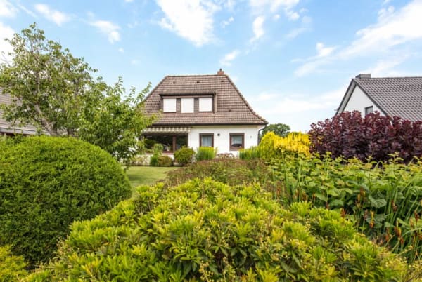 Immobilie in Erfde - Ruhig und familienfreundlich gelegen mit großem Garten, Carport und Garage - Bild 1