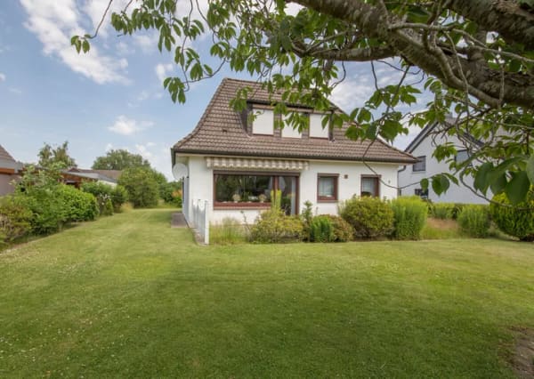 Immobilie in Erfde - Ruhig und familienfreundlich gelegen mit großem Garten, Carport und Garage - Bild 2