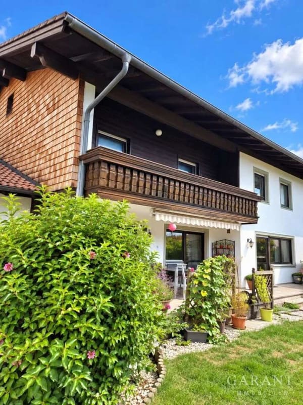 Immobilie in Teisendorf - Viel Platz für die ganze Familie - großzügiges Reiheneckhaus mit großem Grundstück! - Bild 0