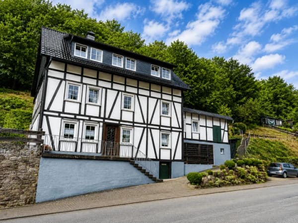 Immobilie in Kirchhundem - Tradition trifft Moderne-Fachwerkhaus mit modern ausgebautem Dachgeschoss in Kichhundem zu verkaufen - Bild 0
