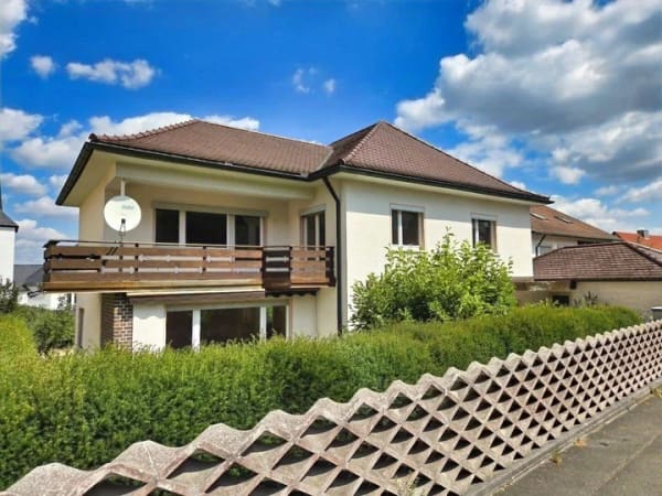 Immobilie in Ebern - Großzügiges EFH mit Garage und großem Garten in zentraler Lage der Stadt Ebern - Bild 0