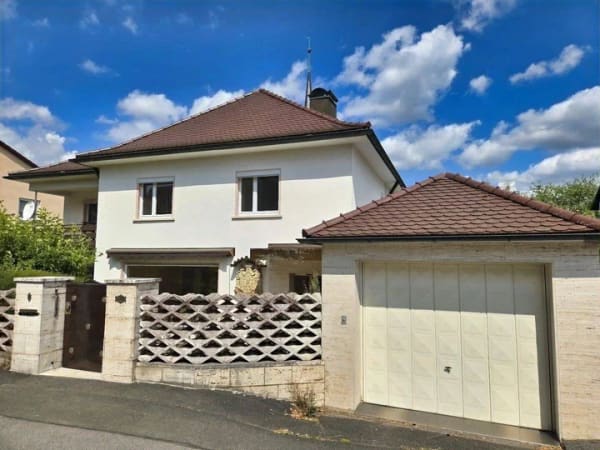 Immobilie in Ebern - Großzügiges EFH mit Garage und großem Garten in zentraler Lage der Stadt Ebern - Bild 2
